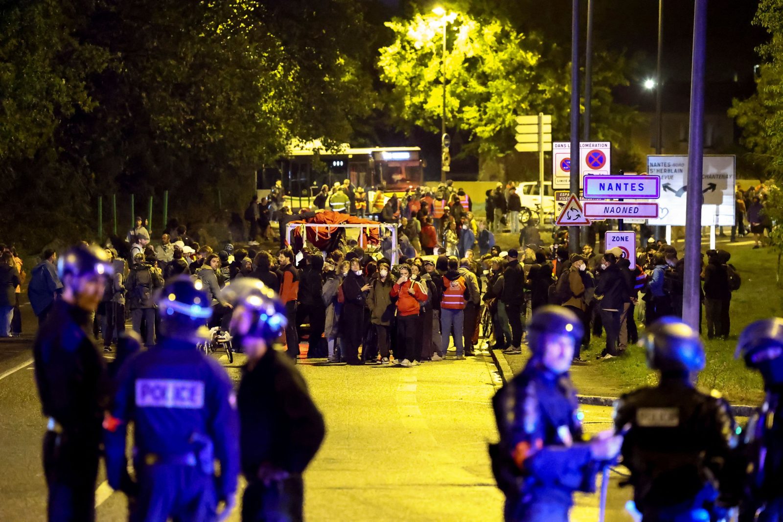 Demonstrations in France: "Bloc to All" - "Baptism of Fire" for Lekorni