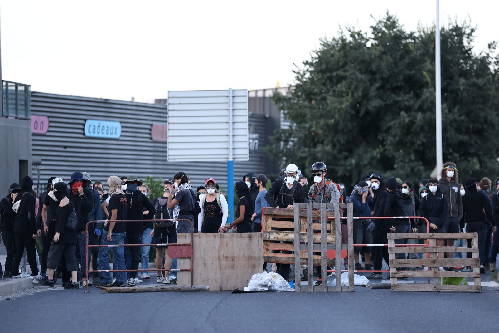 Demonstrations in France: "Bloc to All" - "Baptism of Fire" for Lekorni