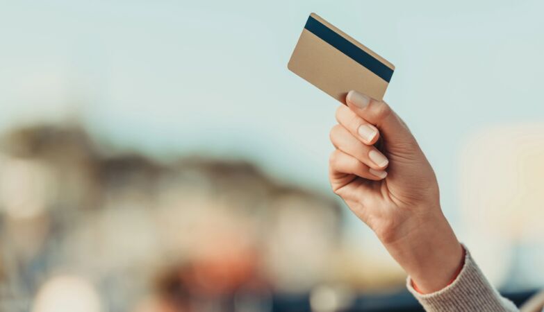 Infalling quantum money first stored on an ultra -inforious debit card