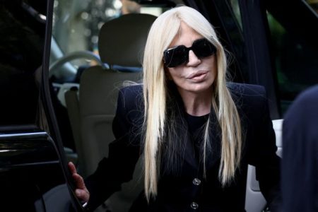 Giorgio Armani: Milan mourn - crowds of people in popular pilgrimage