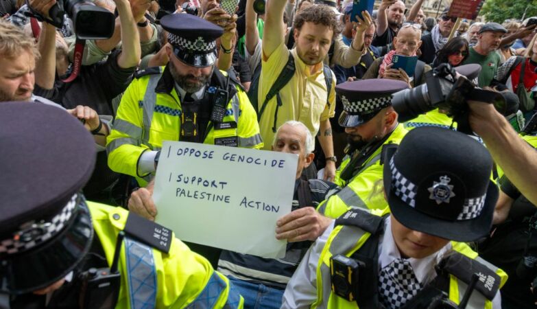 "Be ashamed." More than 400 detained for terrorism in protest to support Palestinian action in London
