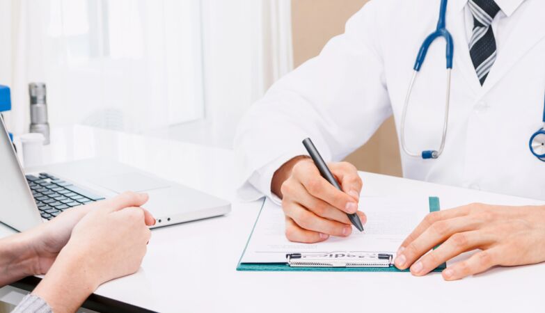 Psychiatrist is passing a colleague and falsifies certificate. Everything for the child to leave the job