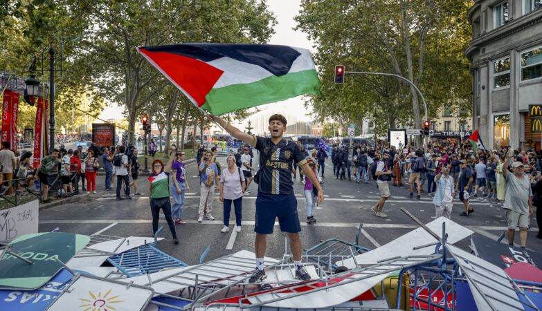 Pro-Palestinian demonstrations in Madrid block roads and cancel Vuelta's last stage