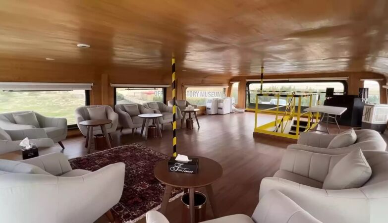 The largest car in the world is so large that it has an apartment with a room of 60 m² inland