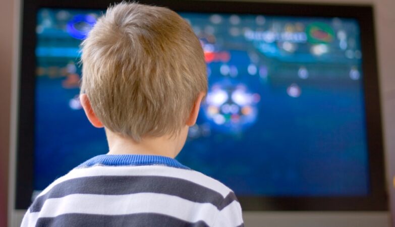 Children in front of the screen: a threatening 321