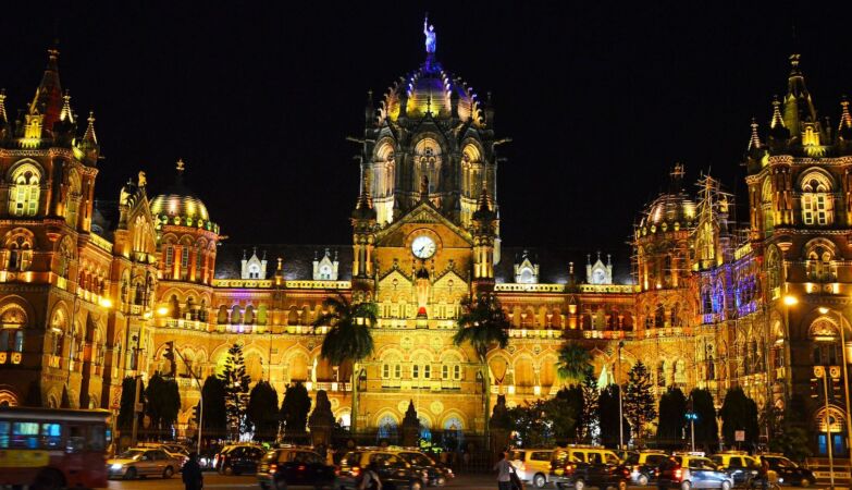Picking public transport is not boring in the most amazing stations in the world (and one is Portuguese)