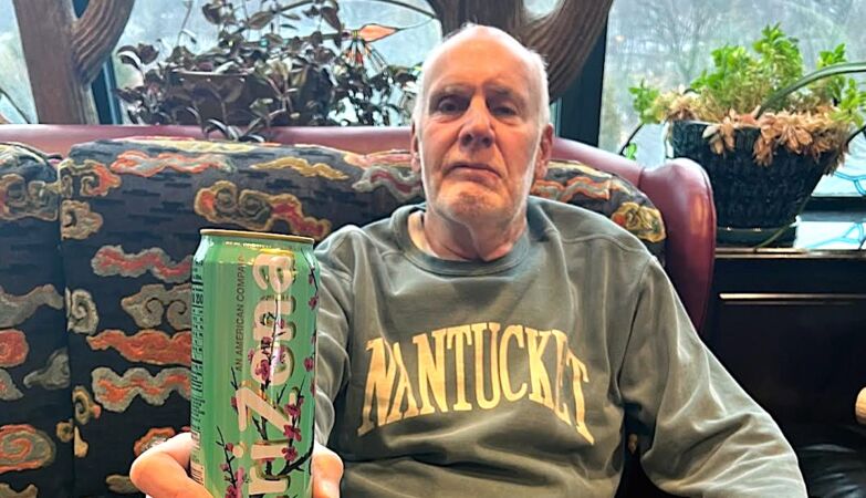 History of the billionaire who never went to the university, trusted instinct and made a fortune with Ice-Tea