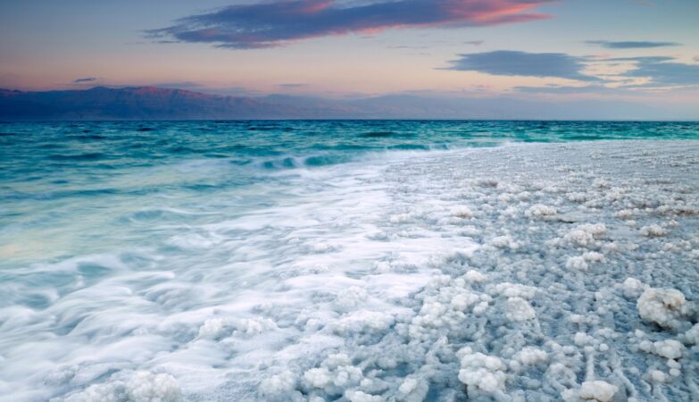 It is snowing salt. The strange phenomenon that happens in the depths of the Dead Sea