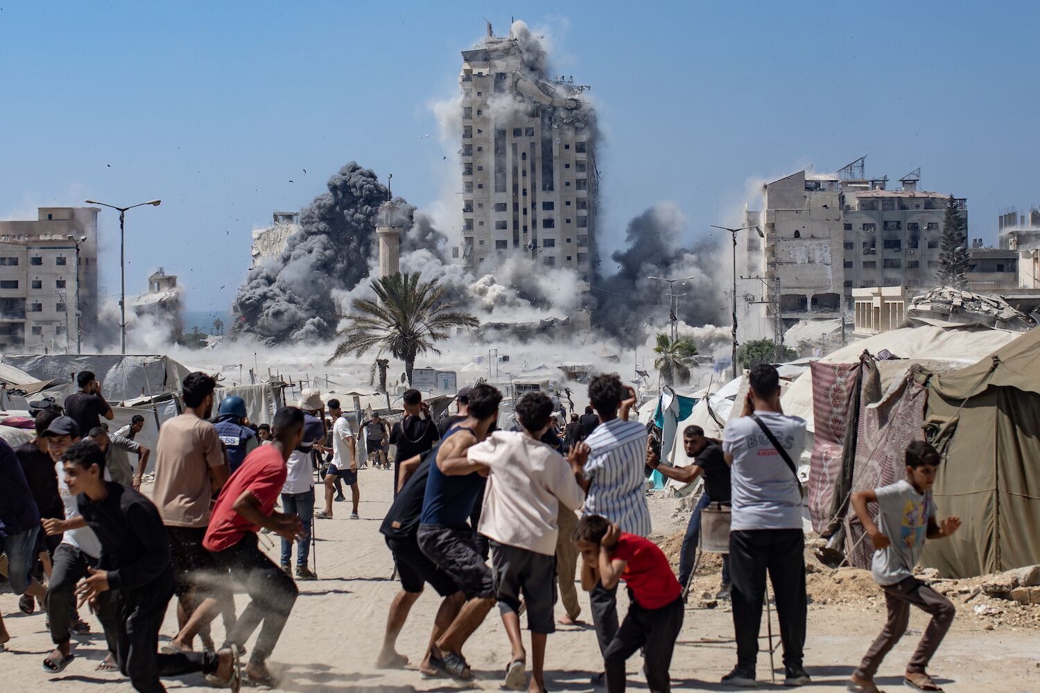 Israel attacks Hamas leaders. There are explosions in Qatar