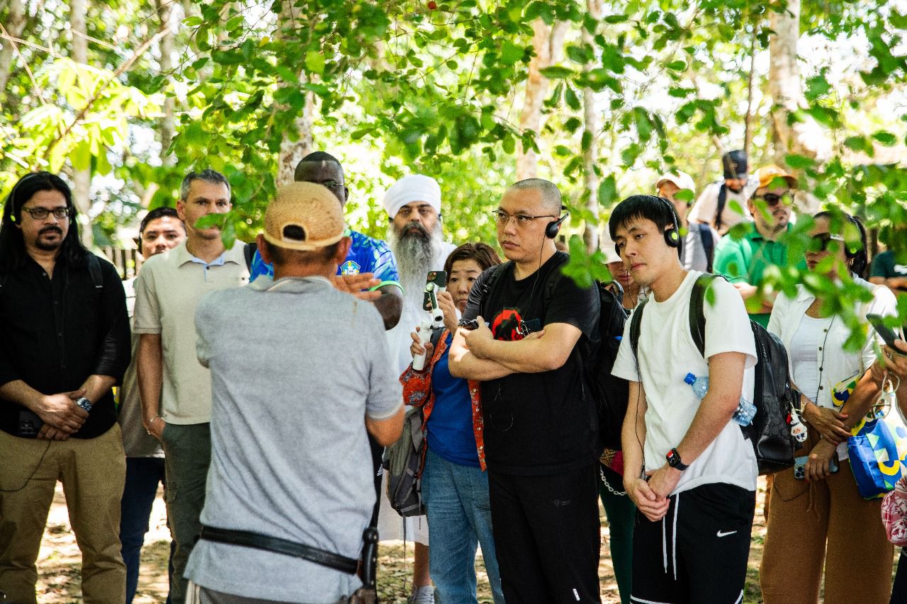 Export more Amazon: Jorge Viana takes 25 buyers from 18 countries to immersion in the forest