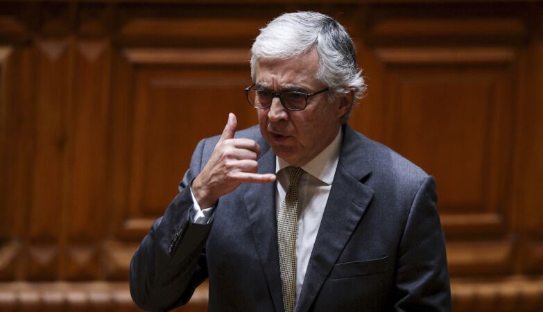 Deputies are bad and Aguiar-Branco advocates review Code of Conduct of Parliament
