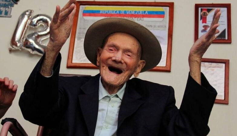 It is unlikely that someone born after 1939 live up to 100 years