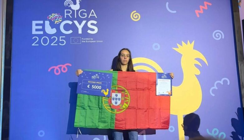 18 -year -old Portuguese phenomenon helped explain dark energy and won international medal