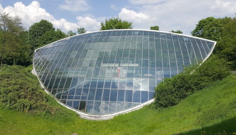 Picking public transport is not boring in the most amazing stations in the world (and one is Portuguese)