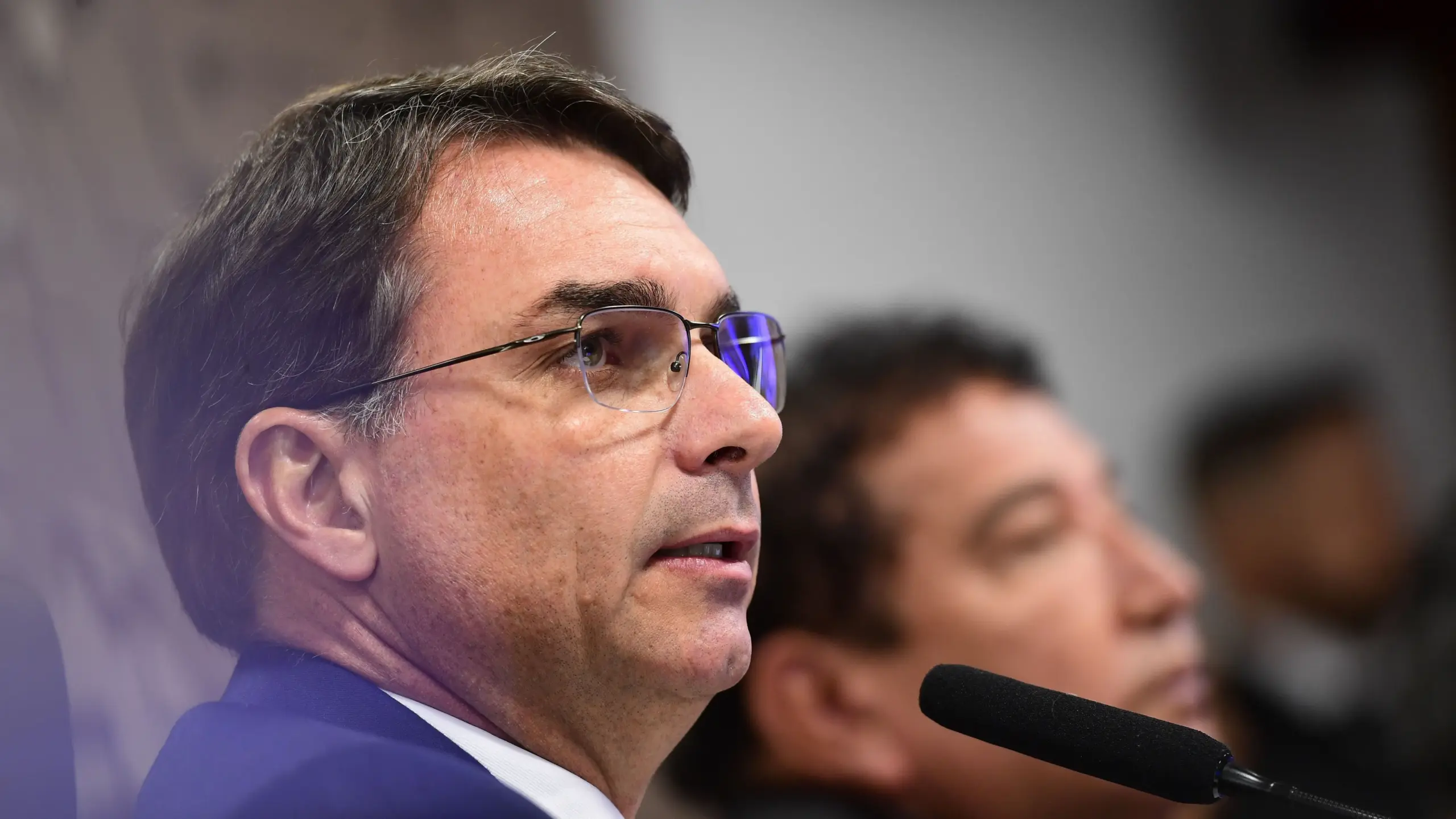 Bolsonaro “is not healthy” and “follows firm but outraged,” says Flávio