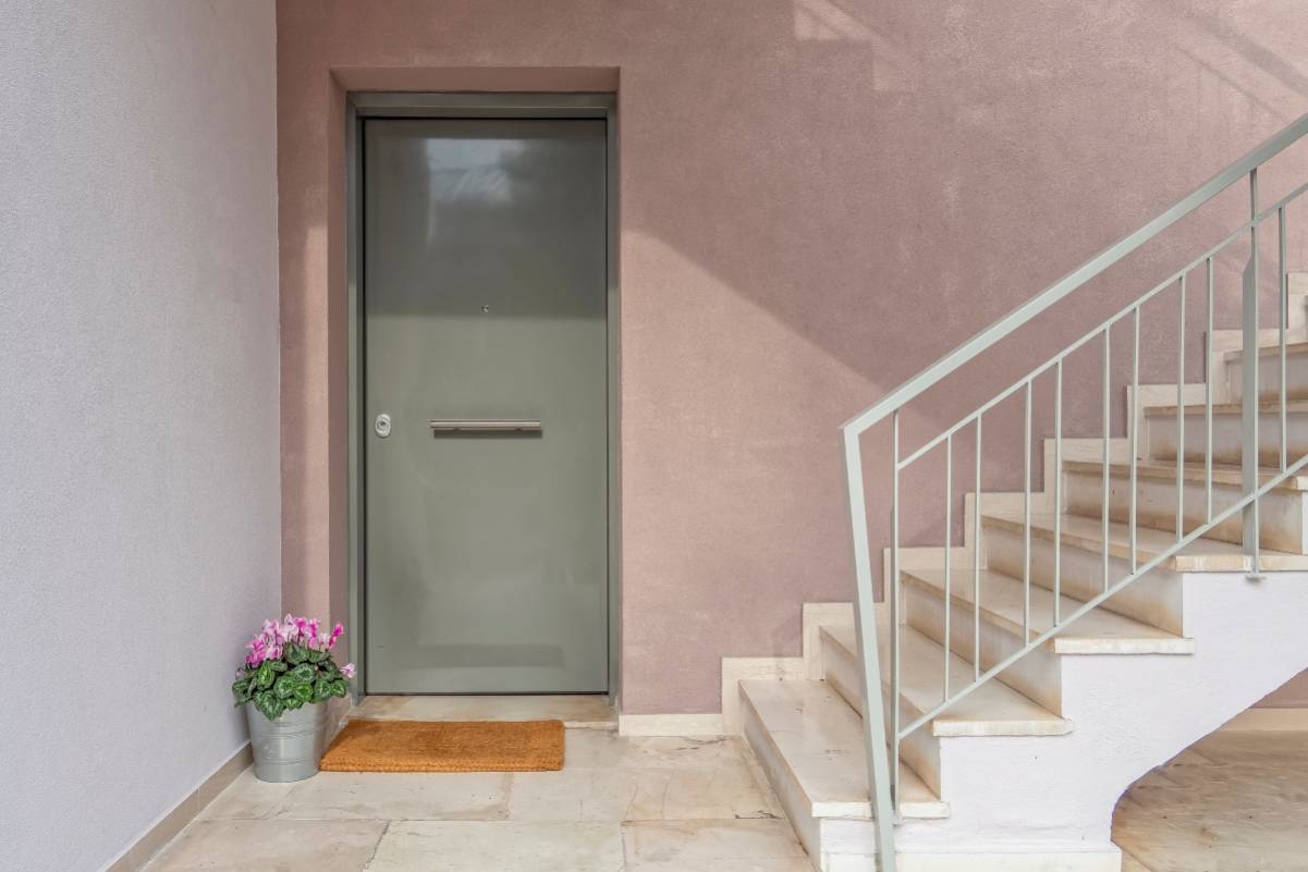 Where to put the cyclamen to enhance them