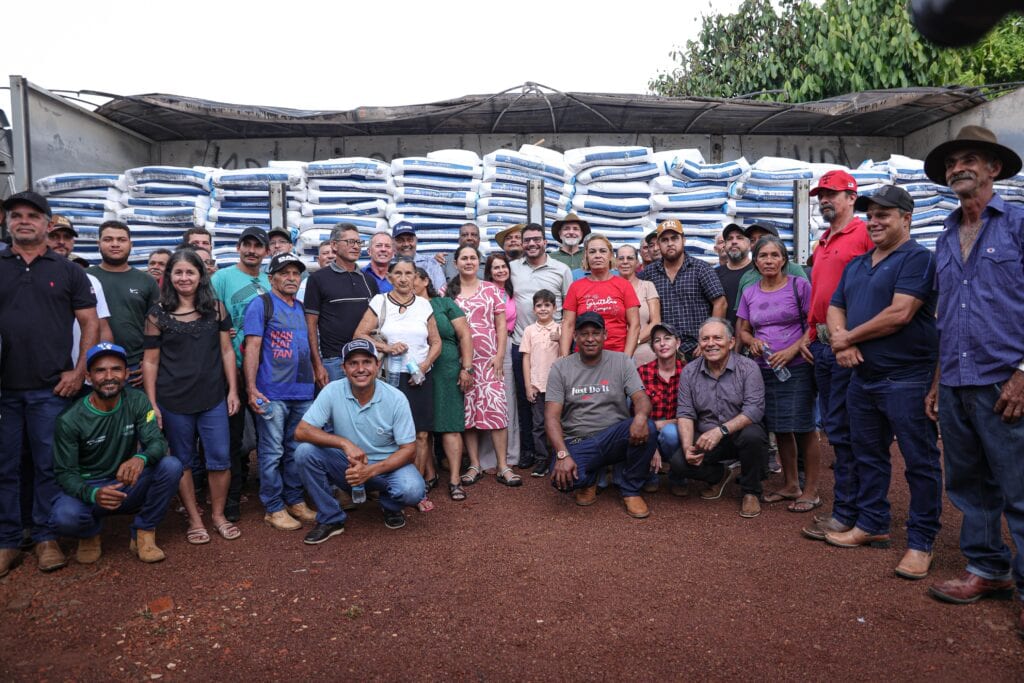 Governor delivers R $ 2 million in inputs and emphasizes agriculture advance in Acre