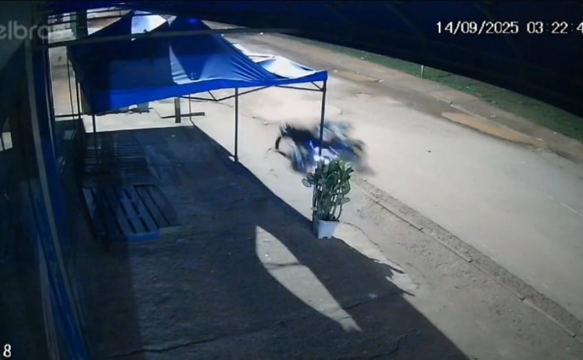 Young man suffers motorcycle accident in Manoel Urbano at dawn