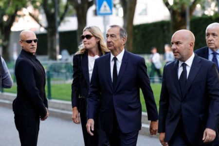 Giorgio Armani: Milan mourn - crowds of people in popular pilgrimage