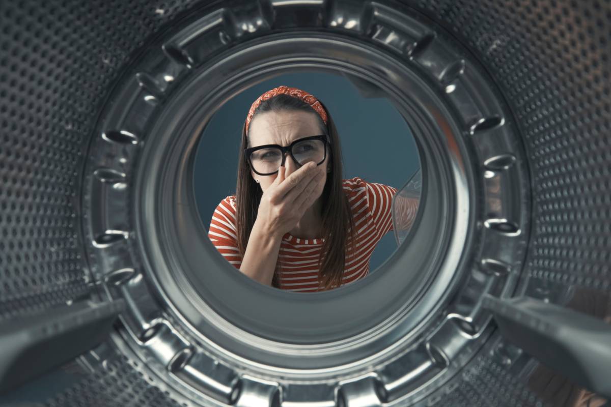 That's why the washing machine does not download the water
