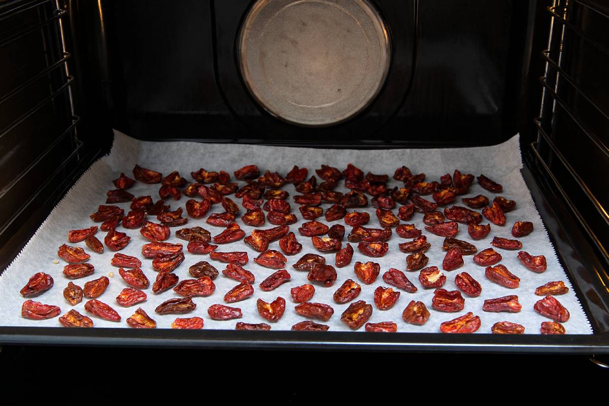 Here's how to dry the chillies in the oven