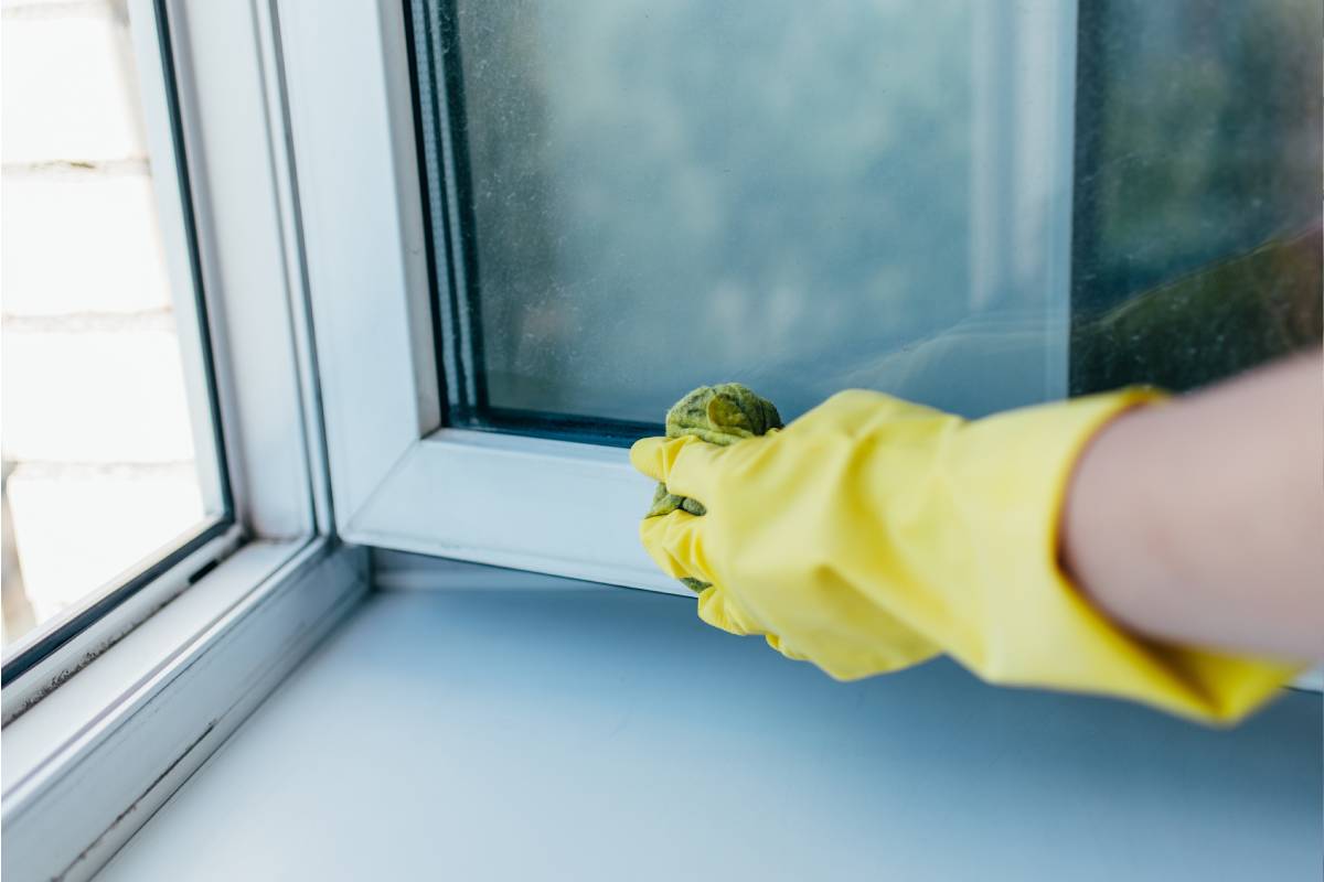 How to clean the fixtures naturally