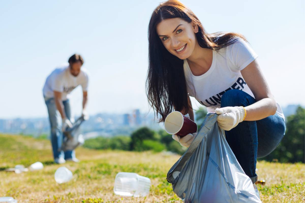 Signs who love to defend nature against waste