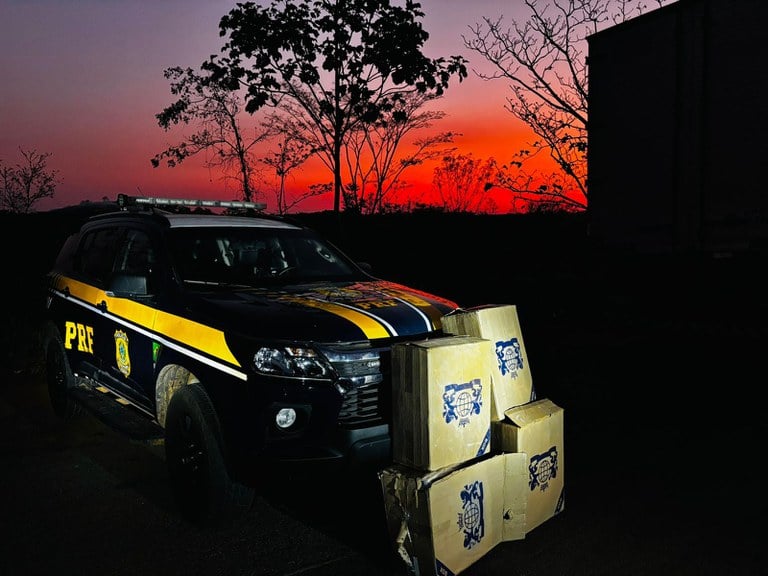 PRF seizes 2,000 packs of smuggled cigarettes during an operation on BR-364
