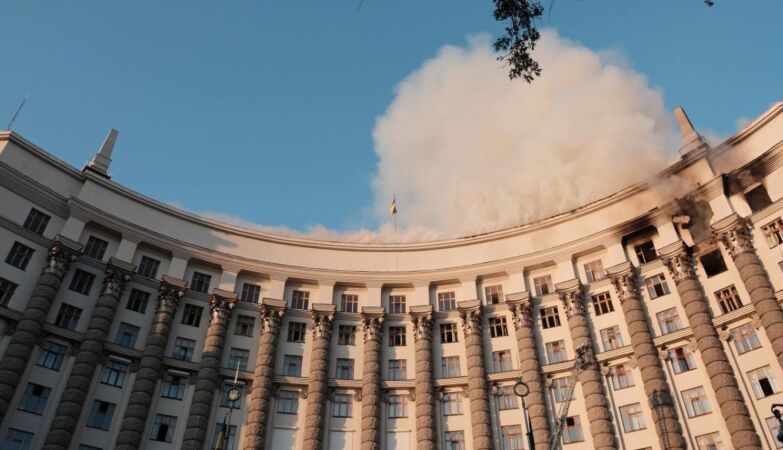 Greater Russian attack since the beginning of the war reaches a building from the Ukraine government