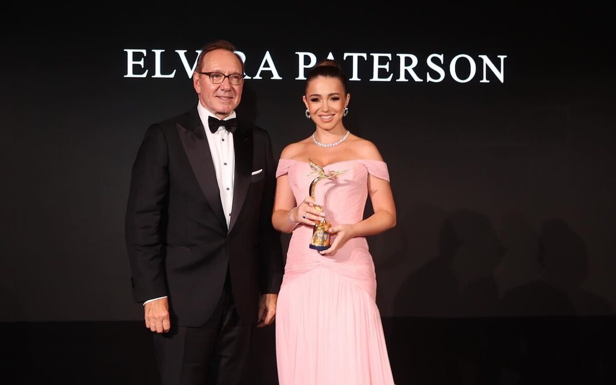 Hollywood glamor at the 82nd Venice Festival: Kevin Spacey and Elvira Paterson presented the Holiguard trailer