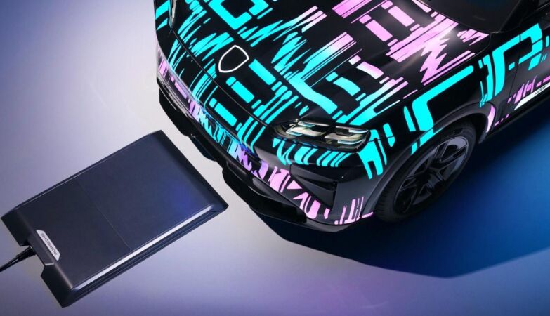 The new Porsche Cayenne Electric will charge cables. Your cat is not at risk of life