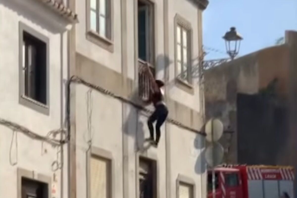 Woman was being assaulted by her husband and threw herself from the balcony in Lagos