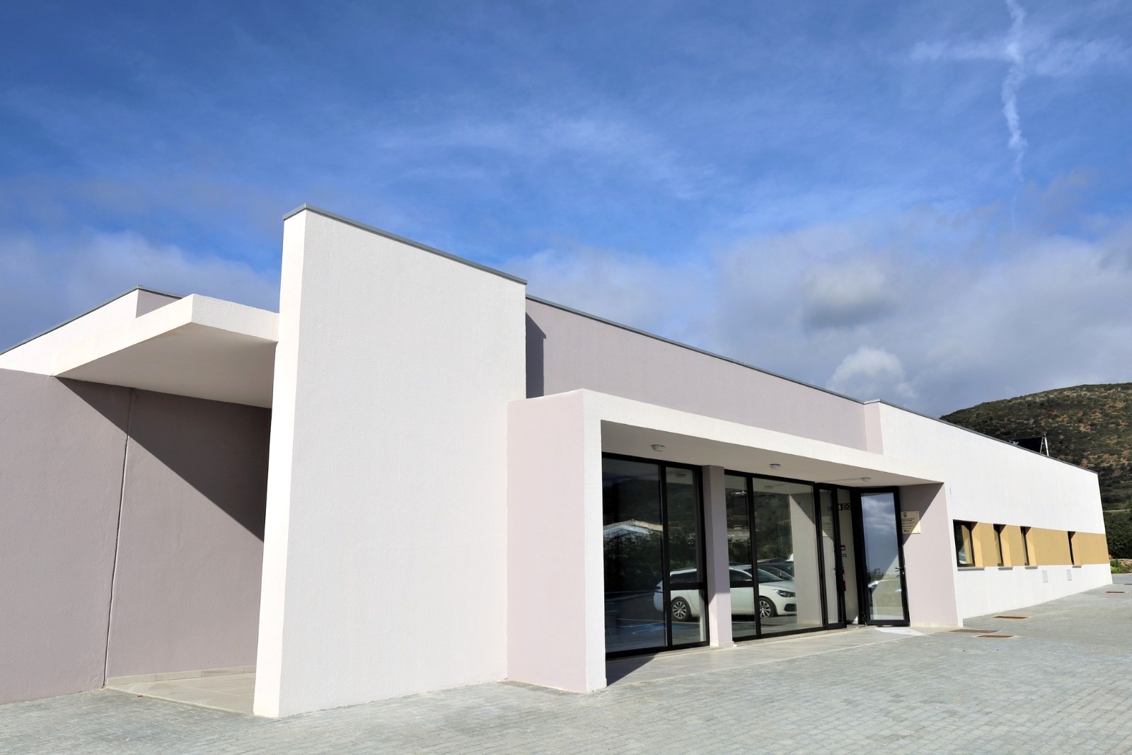 “4 solidarity paws”: Faro supports families needed with animals