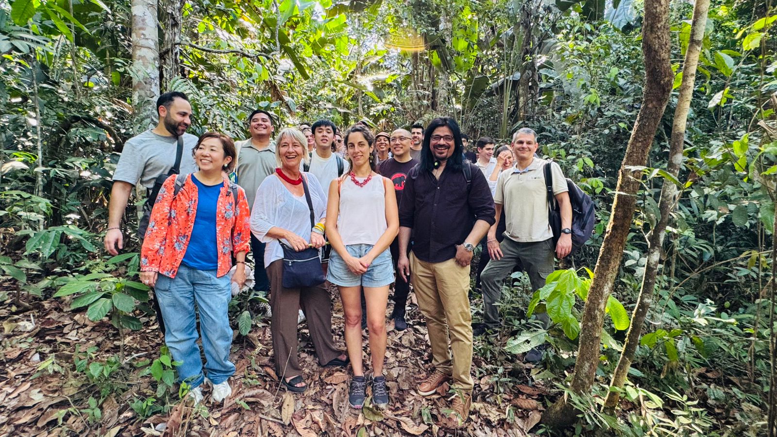 Export more Amazon: Jorge Viana takes 25 buyers from 18 countries to immersion in the forest