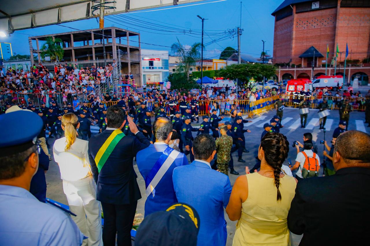 Cruzeiro do Sul City Hall celebrates the 121th anniversary of the municipality with civic-military parade