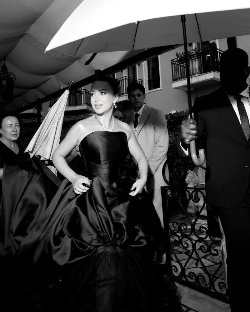 Hollywood glamor at the 82nd Venice Festival: Kevin Spacey and Elvira Paterson presented the Holiguard trailer