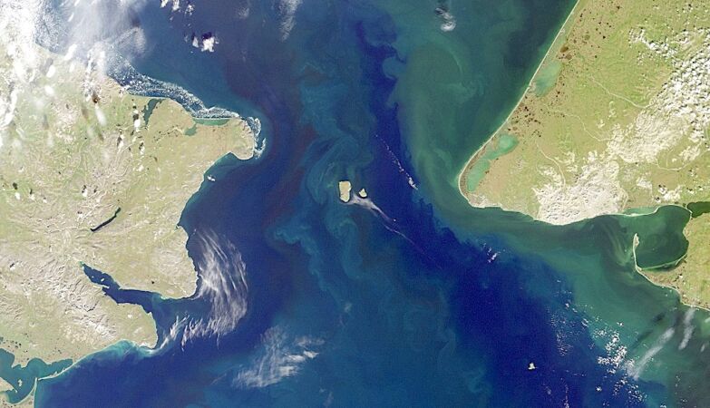 Giant dam to save the currents that keep Europe heated: crazy and dangerous plan
