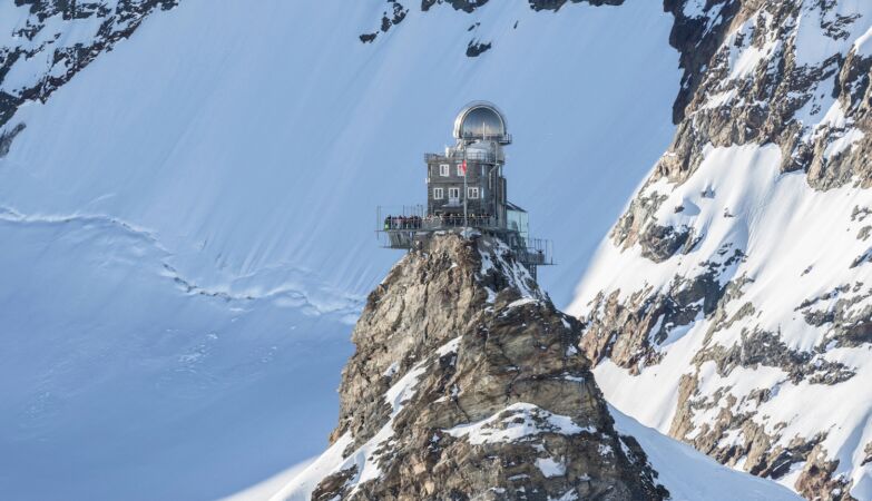 Picking public transport is not boring in the most amazing stations in the world (and one is Portuguese)