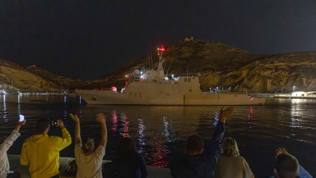 The rage ship sets towards the Gaza flotilla to protect it from Israel's harassment