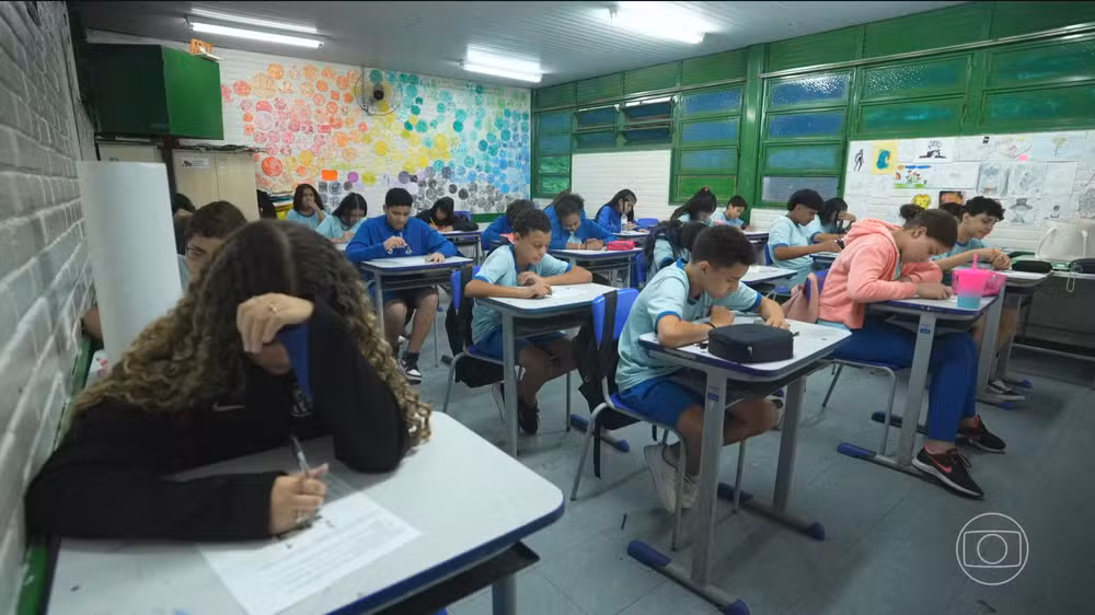 Less than half of Brazilian schools are connected to the internet, points out survey