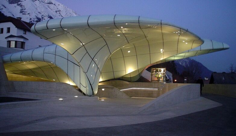 Picking public transport is not boring in the most amazing stations in the world (and one is Portuguese)