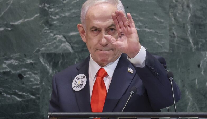 Netanyahu on the UN with QR Code for images from October 7. Almost everyone left the room