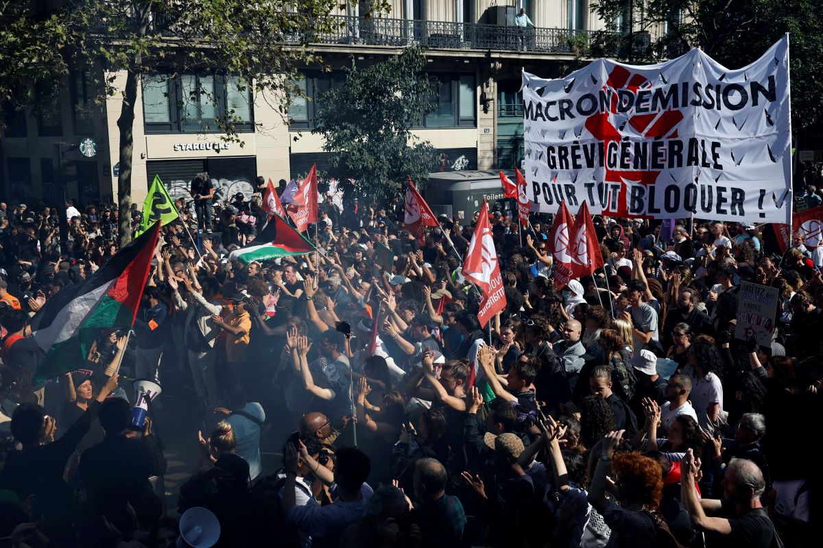 Γαλλία: «Πολεμικό» το κλίμα στους δρόμους με αφορμή τη γενική απεργία