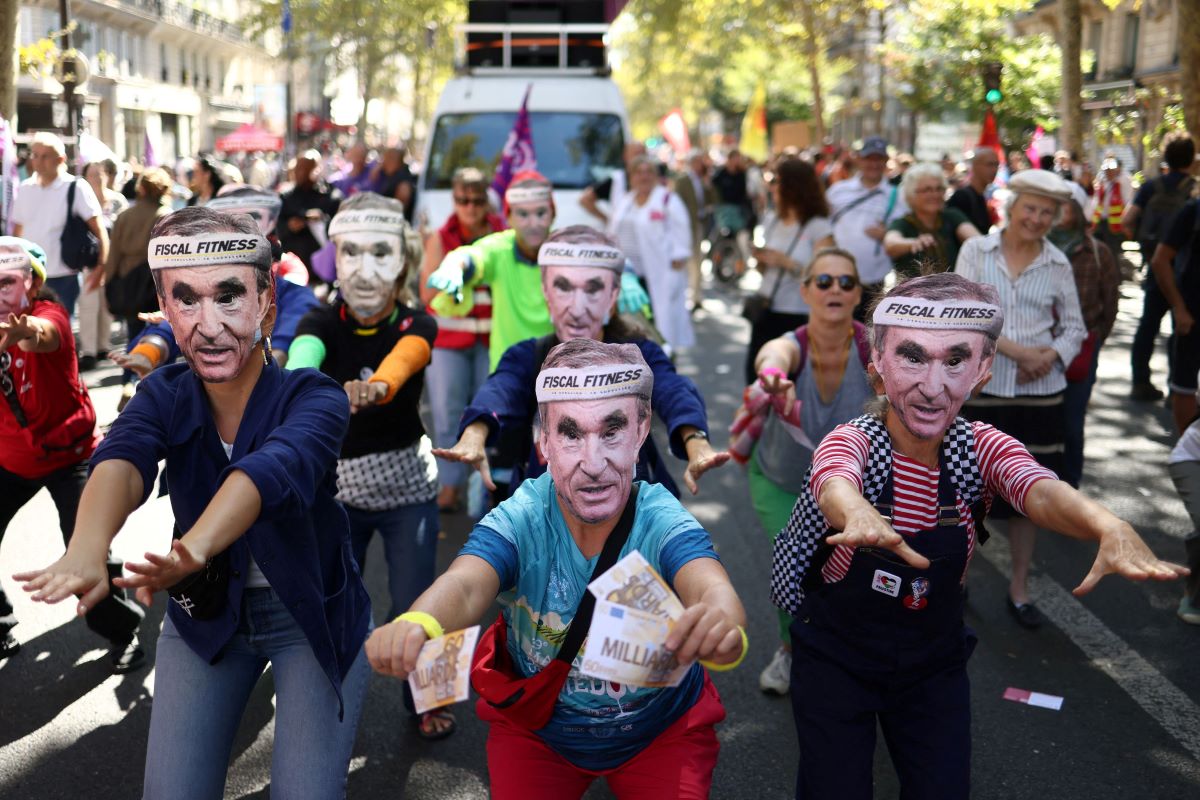 France: Rivers of strikers against austerity measures Bairo-Macron- Lecorni