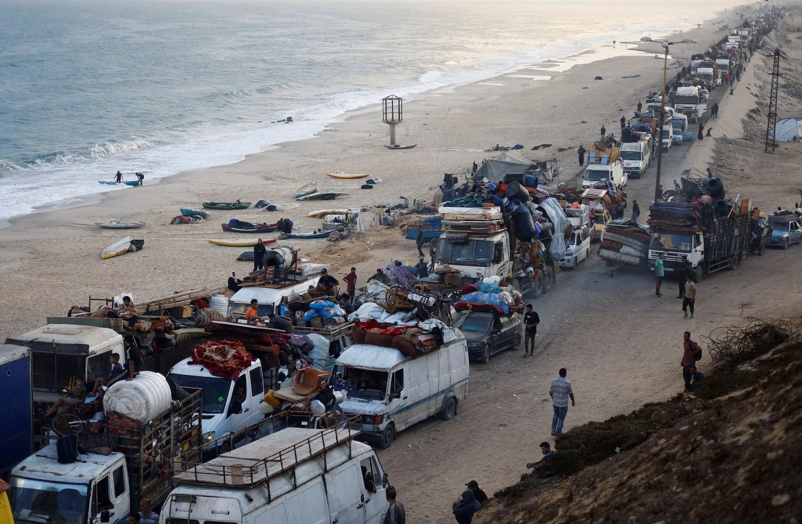 Israel advances with attack on Gaza and leaves Palestinians without escape option