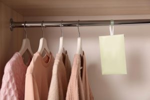 Pour homemade smells into the bag and put in the closet. Your clothes will smell like in the most expensive stores