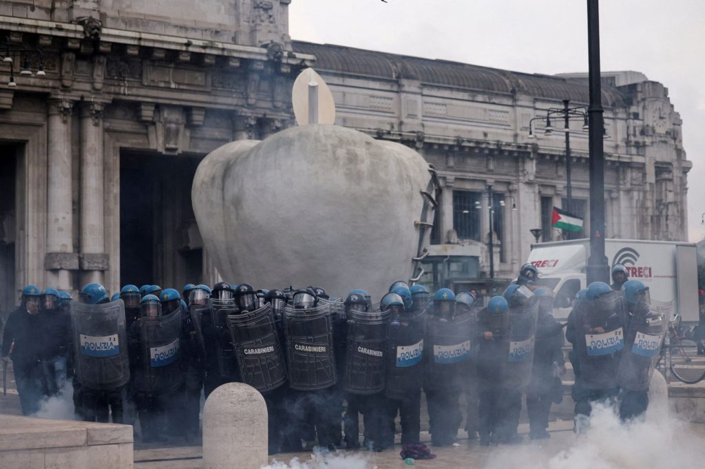 Italy: Episodes and Disasters in Milan with many injuries and arrests