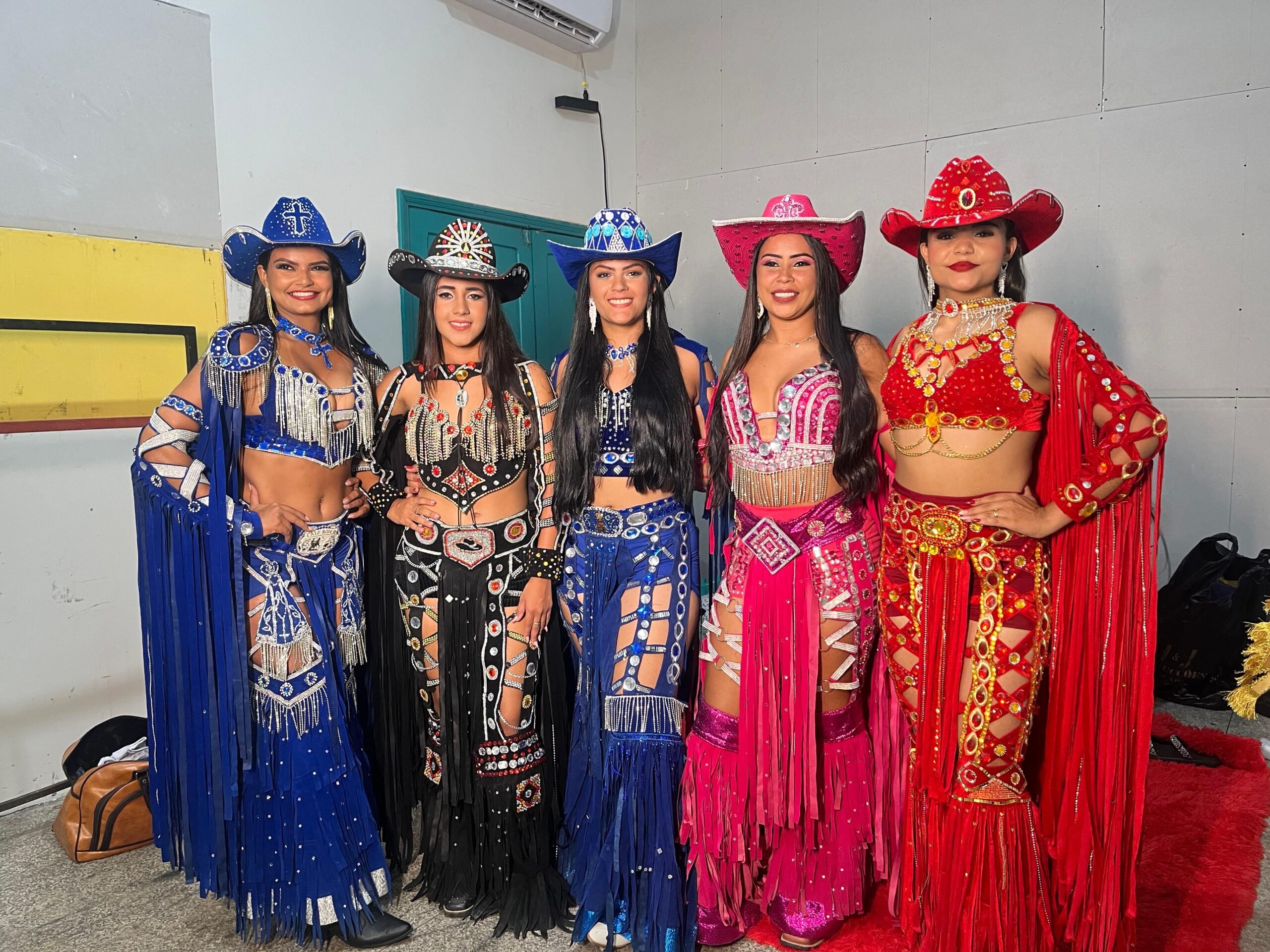 Natailane Silva is elected Queen of Rodeo 2025 at the opening of the program of Expo Fronteira in Assis Brasil