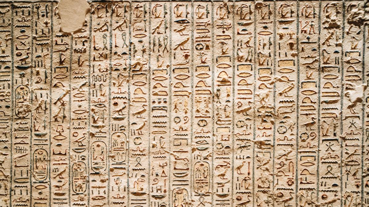 Archaeologists run into an incredible finding in the Nile that can change the vision of hieroglyphs