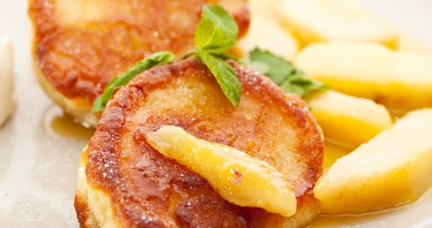 ​Are you bored with apple fritters? This time, make them with other autumn fruits